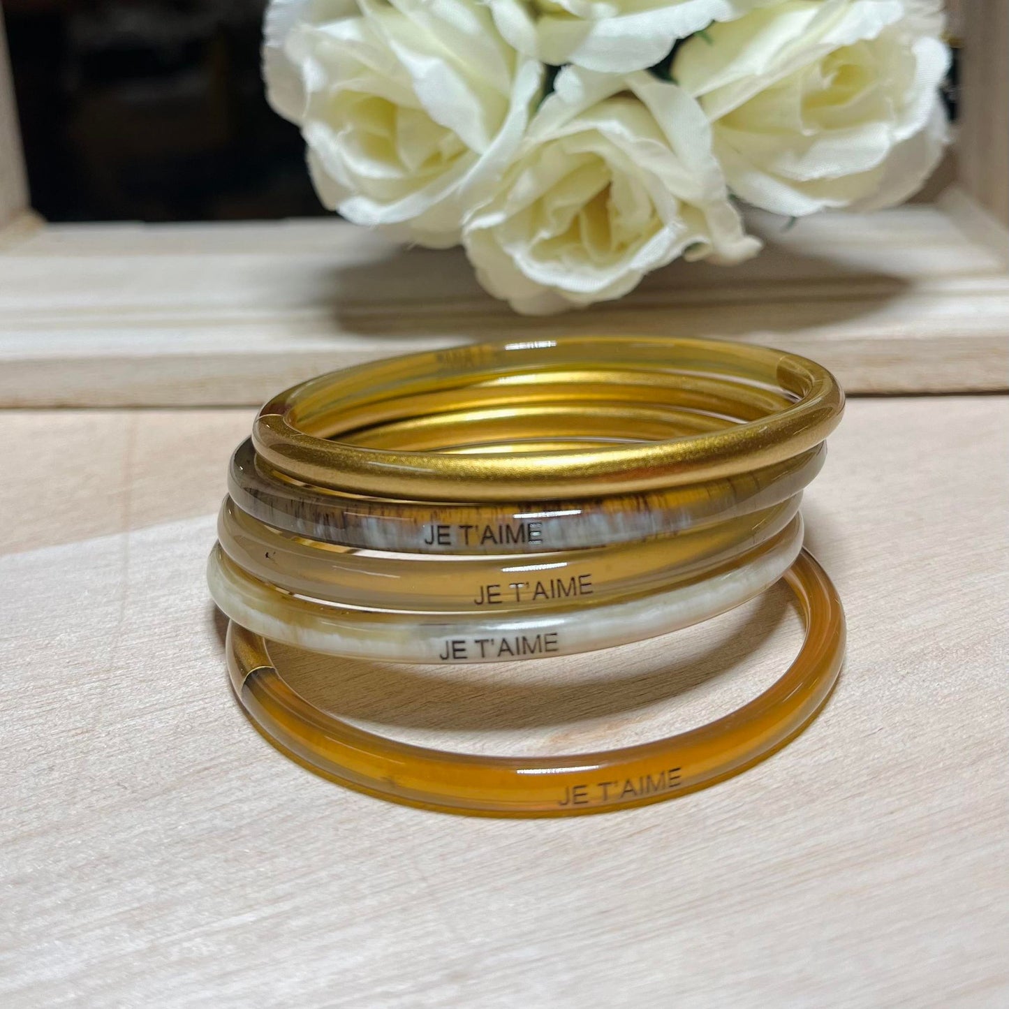 Chacha d'amour | Sublime jonc laqué en corne naturelle FEUILLE D'OR avec messages d'AMOUR