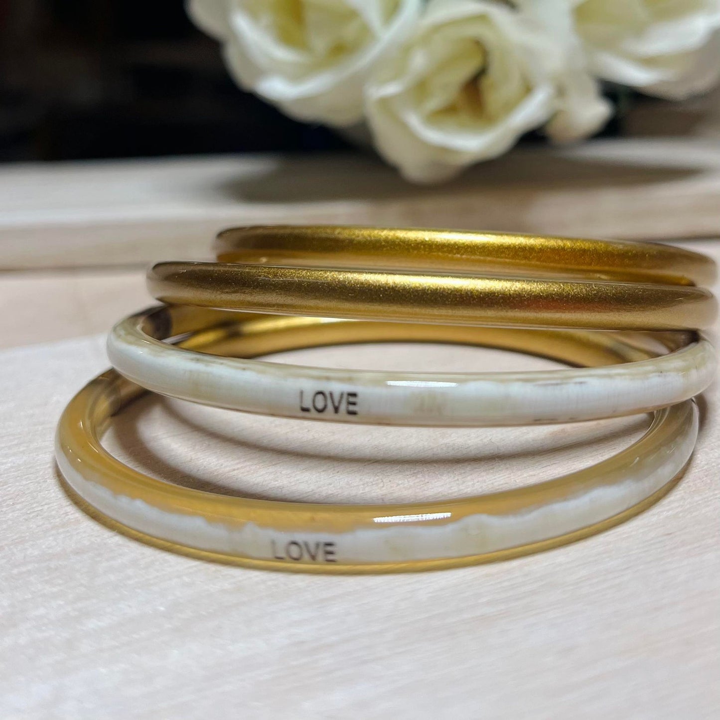 Chacha d'amour | Sublime jonc laqué en corne naturelle FEUILLE D'OR avec messages d'AMOUR