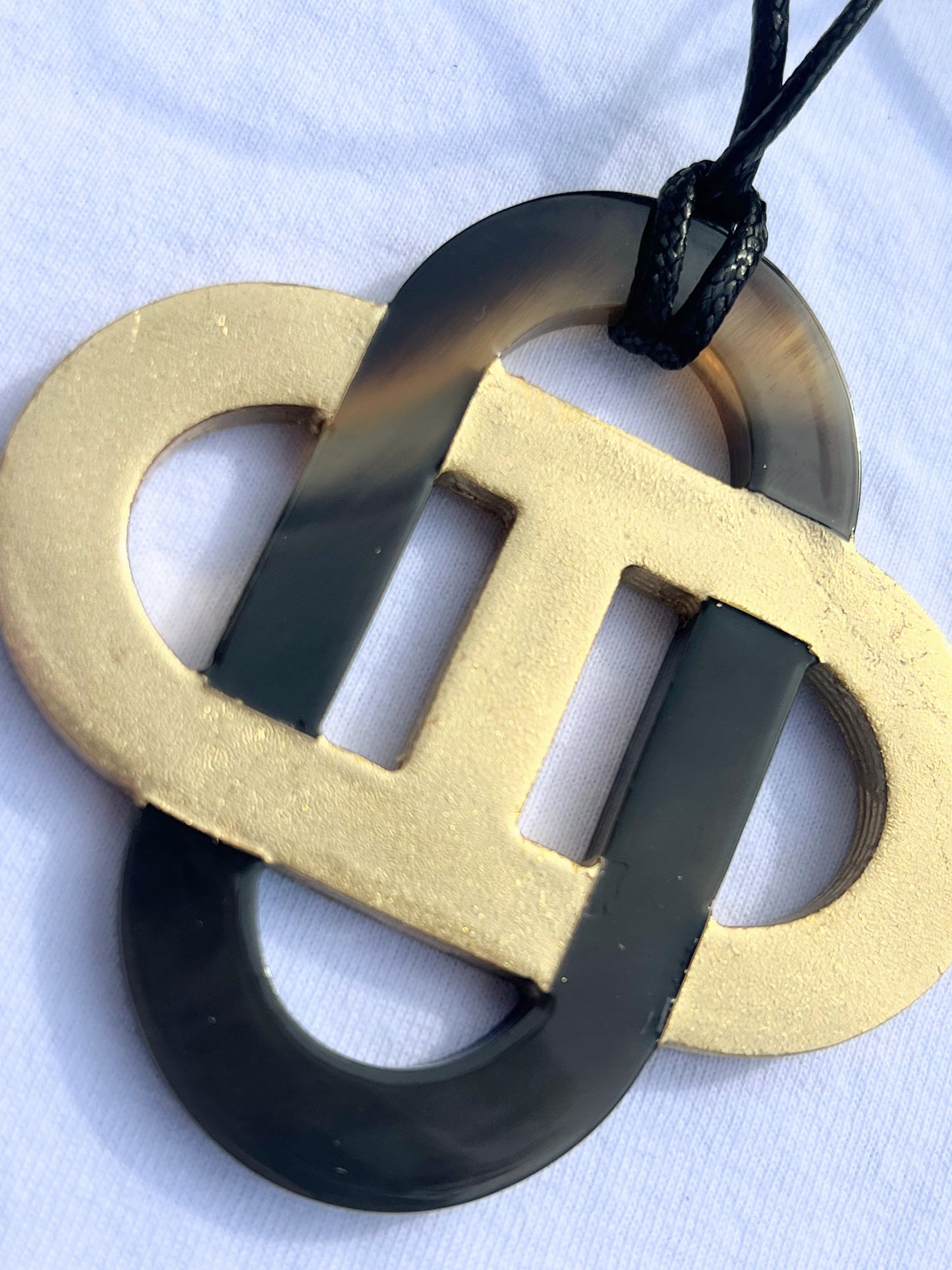 Chacha d'amour | pendentif en corne laqué croix