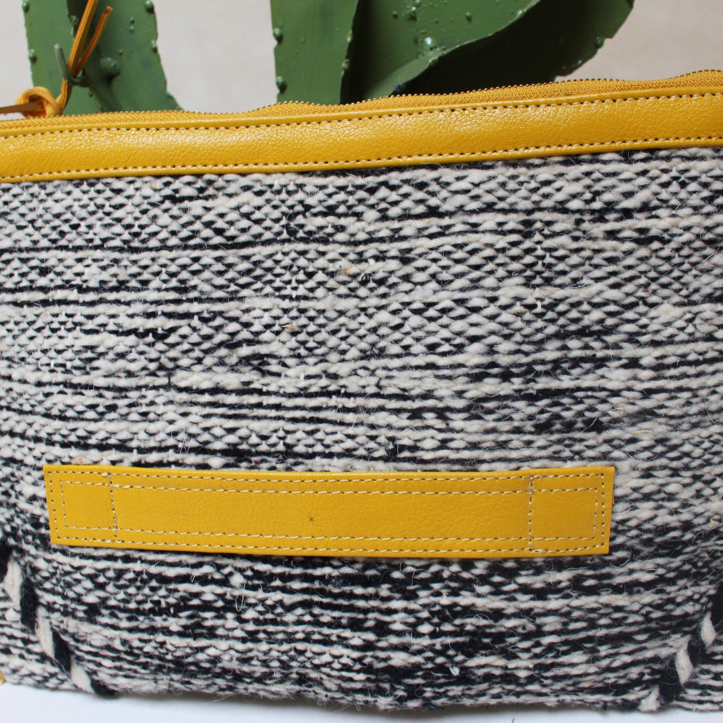 Chacha d'amour | sac pochette en étoffe berbère tissée Moutarde