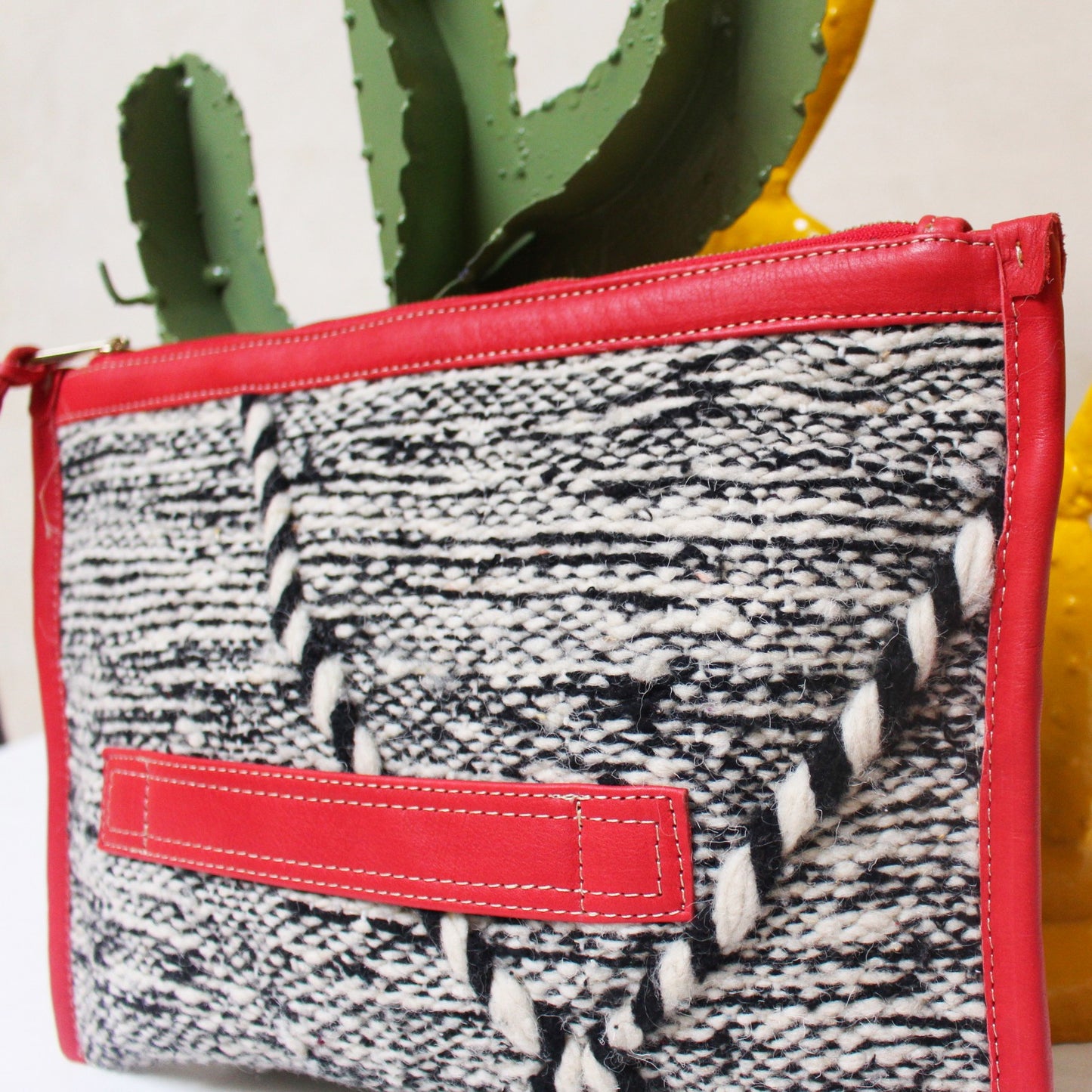 Chacha d'amour | sac pochette en étoffe berbère tissée Rouge