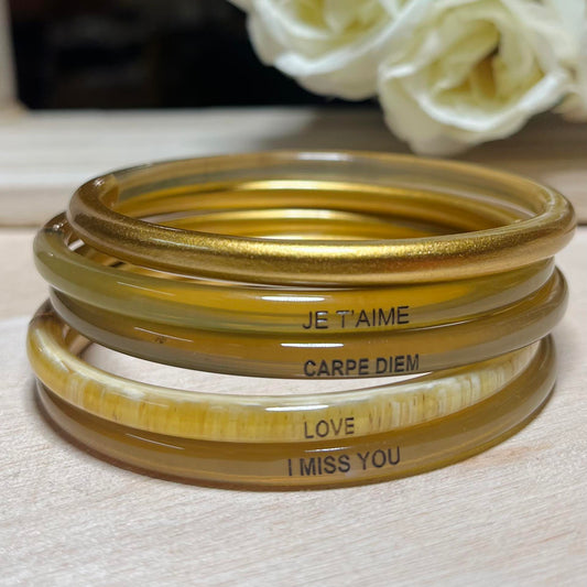 Chacha d'amour |  Sublime jonc laqué en corne naturelle FEUILLE D'OR avec messages d'AMOUR