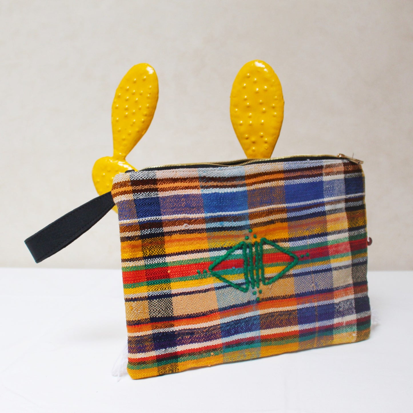 Chacha d'amour |  Maxi Pochette ou sac pochette en tissu vintage HAIK avec broderie #1