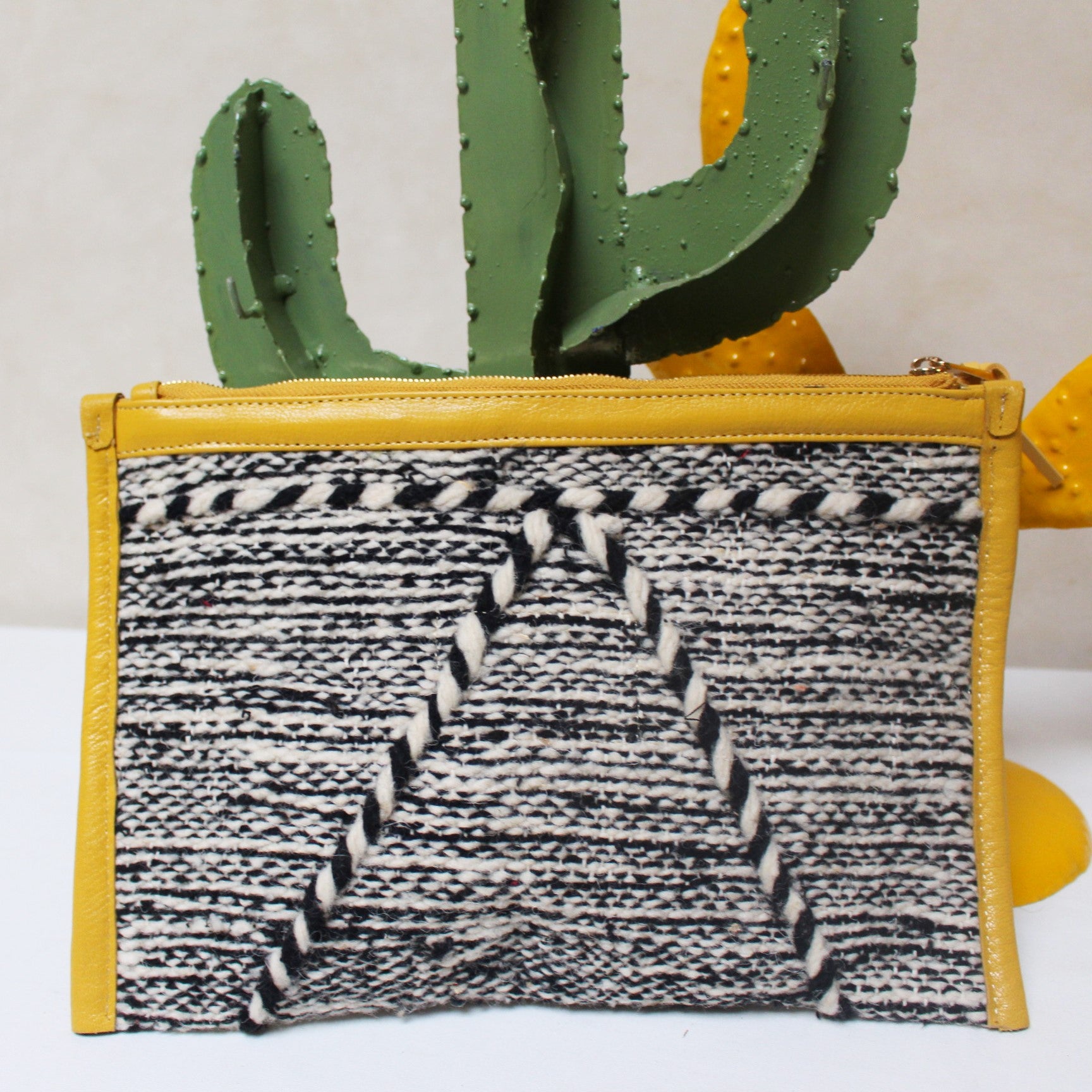 Chacha d'amour |  sac pochette en étoffe berbère tissée  Moutarde