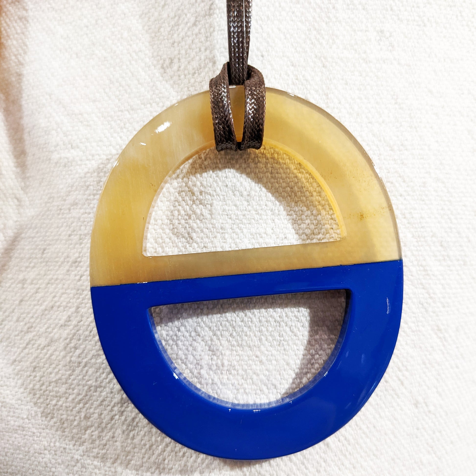 Chacha d'amour | pendentif ovale en corne laqué